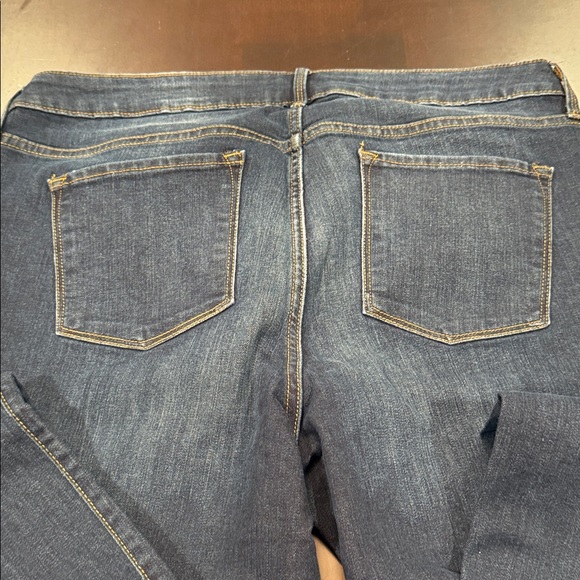 Old Navy Women's Deep Indigo Skinny Jeans - Picture 4 of 4